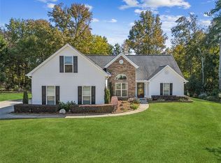 6032 Devonshire Dr, Flowery Branch, GA 30542