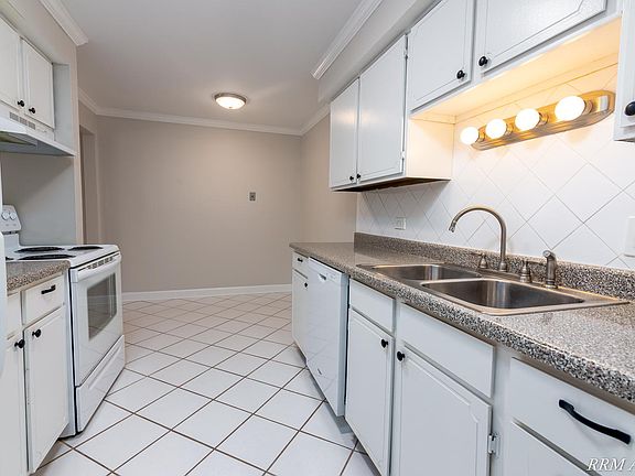 5th image of 144 W Park Ave #212
