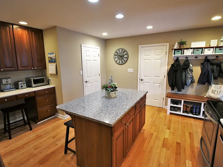 1431 Woodland Ave — Photo 3