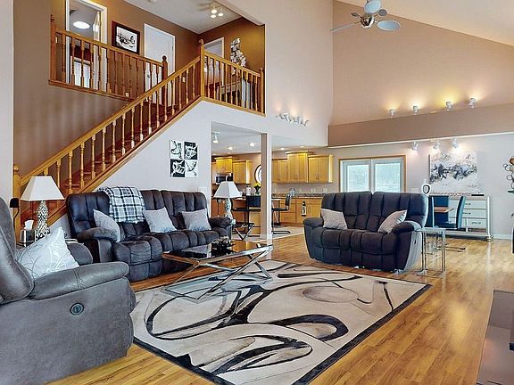4th image of 4904 S Sweetbriar Dr