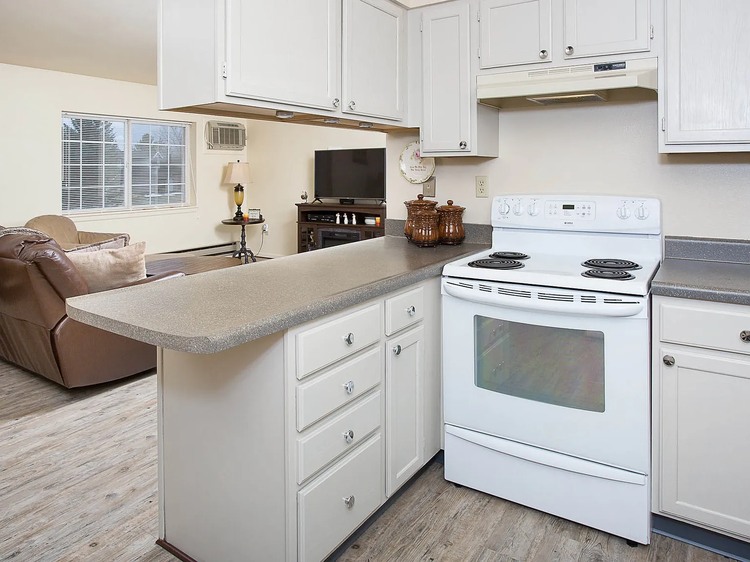 38th Street West Properties - 437 — Photo 4