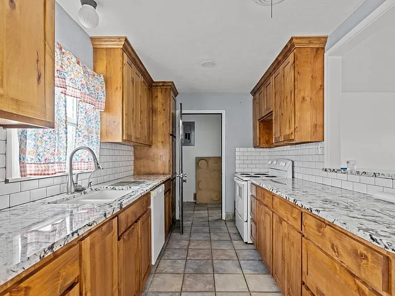 4305 Parkdale Dr — Photo 5