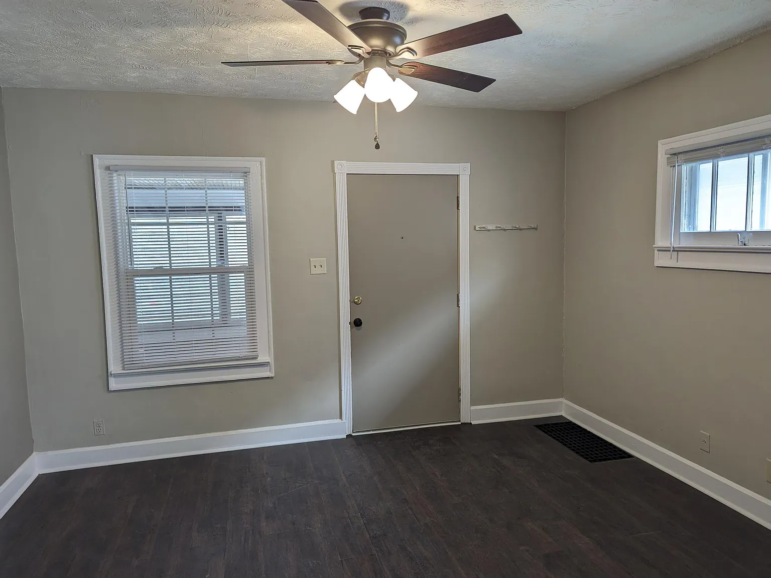 2 bed, 1400 sqft, $1,400 — Photo 4