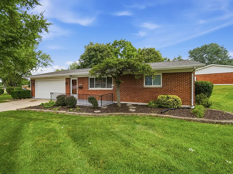 3920 Pobst Dr — Photo 1