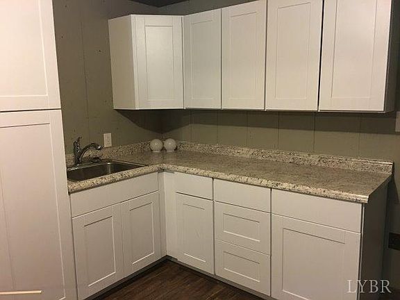 5th image of 146 Poplar Forest Dr