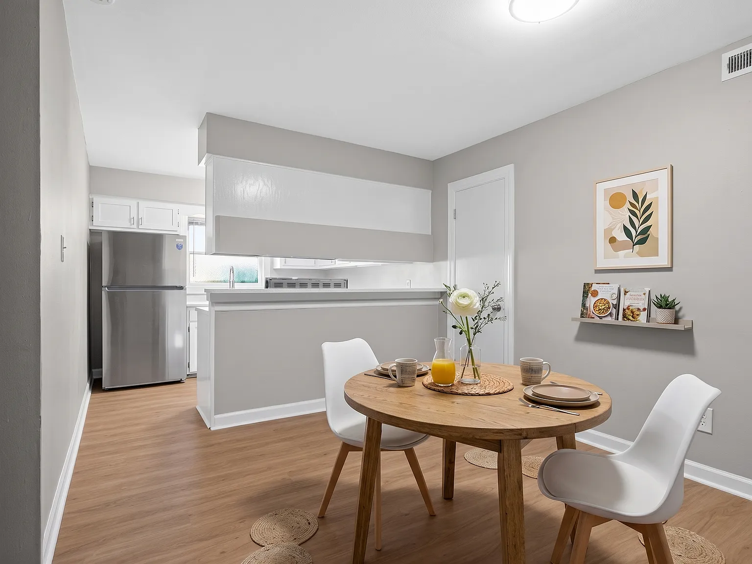 2 bed, 1098 sqft, $1,400 — Photo 2