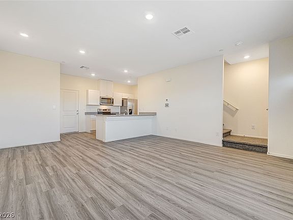 2nd image of 440 Horizon Cove Pl