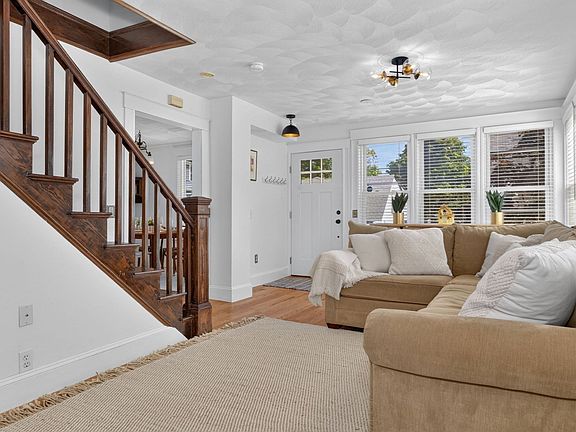 5th image of 35 Floral Ave