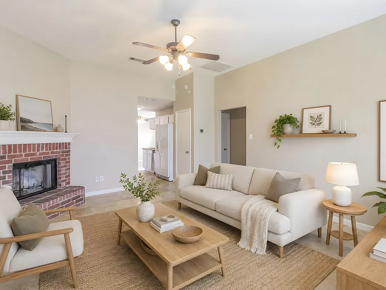 1070 Mellanie Ln — Photo 4