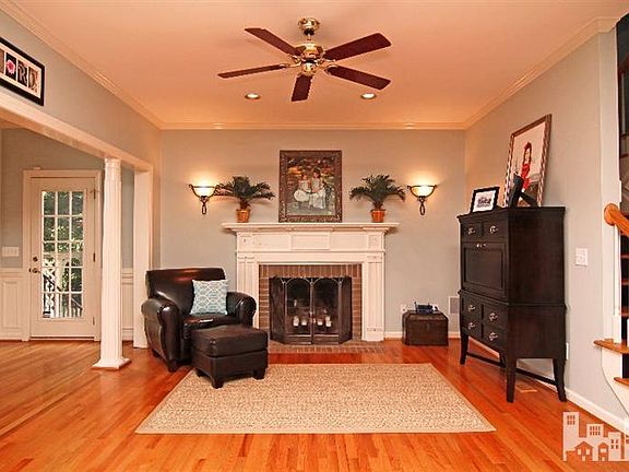 4th image of 809 Berwyn Dr