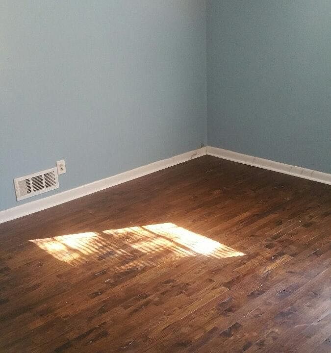 2nd image of 899 E Glochester Pl