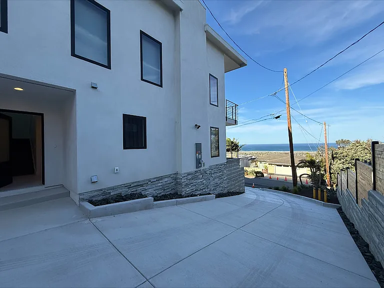 2670 Laurel Ave — Photo 35