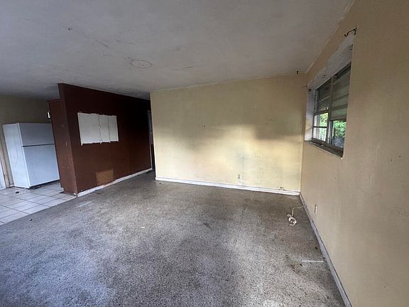 2nd image of 313 SW 15TH Terrace