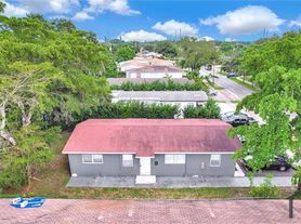 746 SW 4th St, Dania, FL