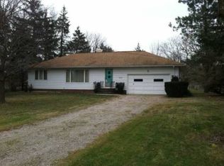 2049 Bassett Rd, Westlake, OH 44145