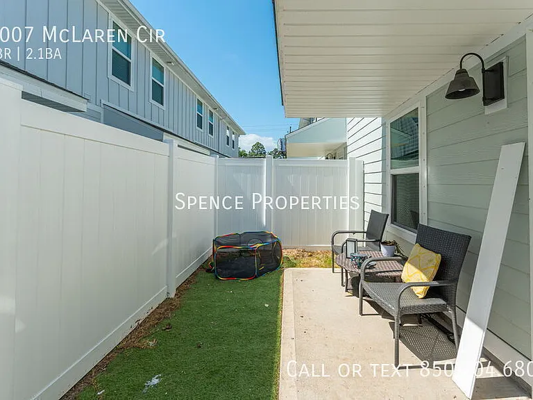 1007 McLaren Cir — Photo 29