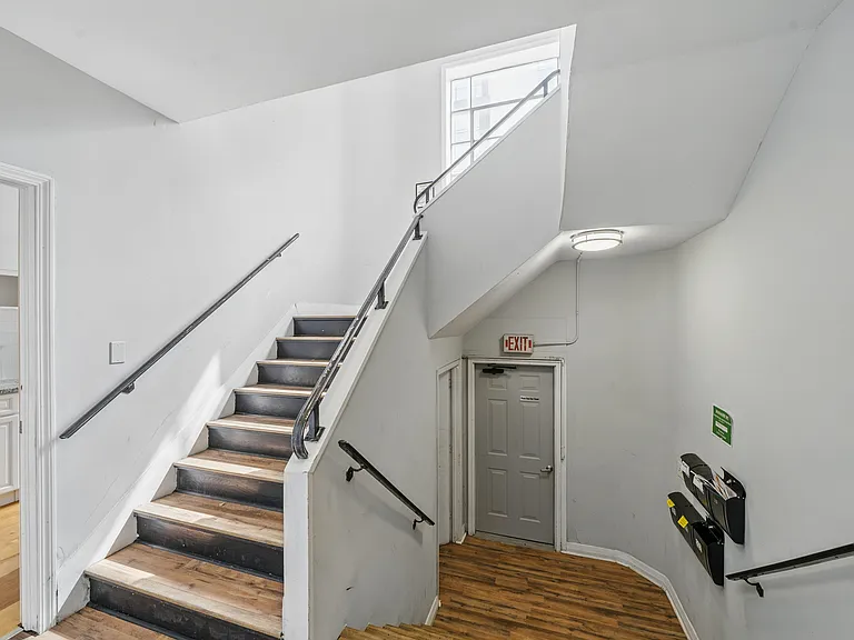 24 Buttles Ave — Photo 13