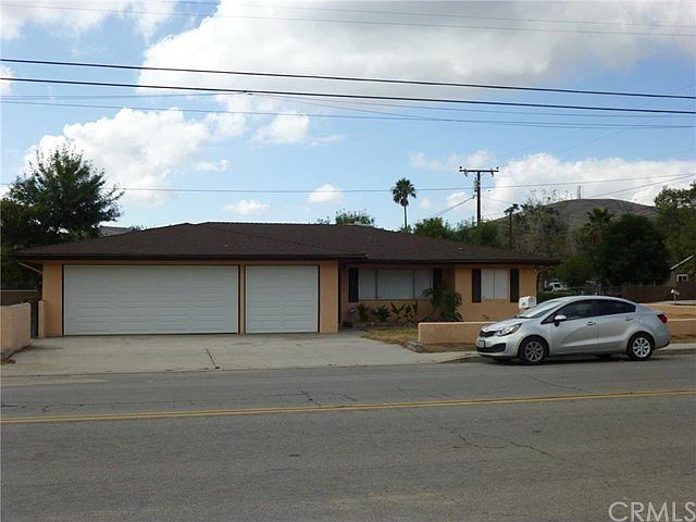 1st image of 1075 W 48th St