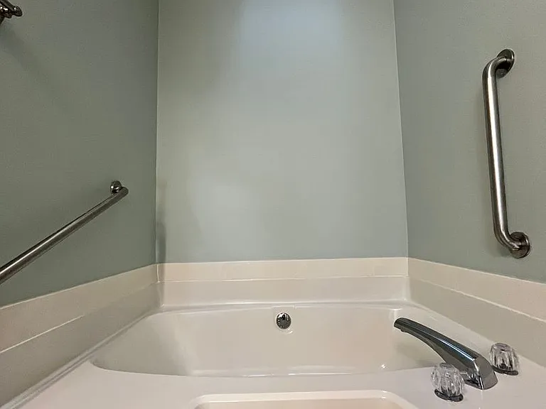 816 Market Pl — Photo 32