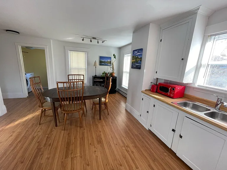 49 Warren St #B — Photo 16