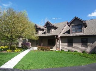 3904 Valley View Rd, Crystal Lake, IL 60012