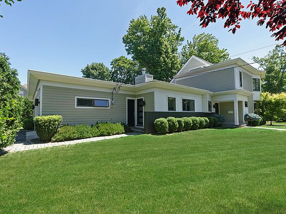 3rd image of 1010 Nautilus Ln