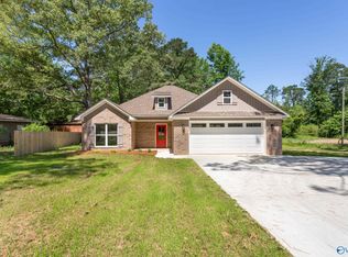 407 N College St, Glencoe, AL 35905