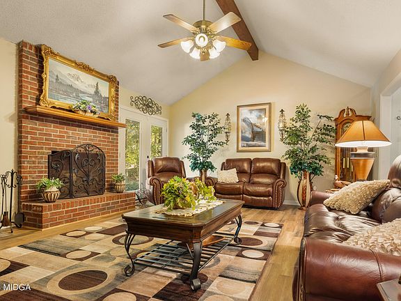 5th image of 1372 Plantation Dr