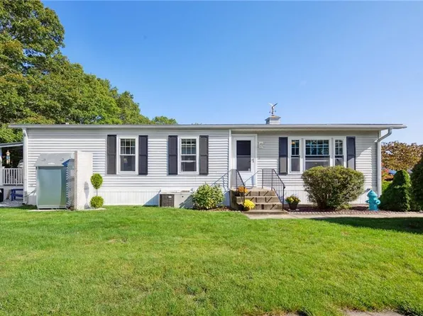 115 Holiday Ct, South Kingstown, RI 02879