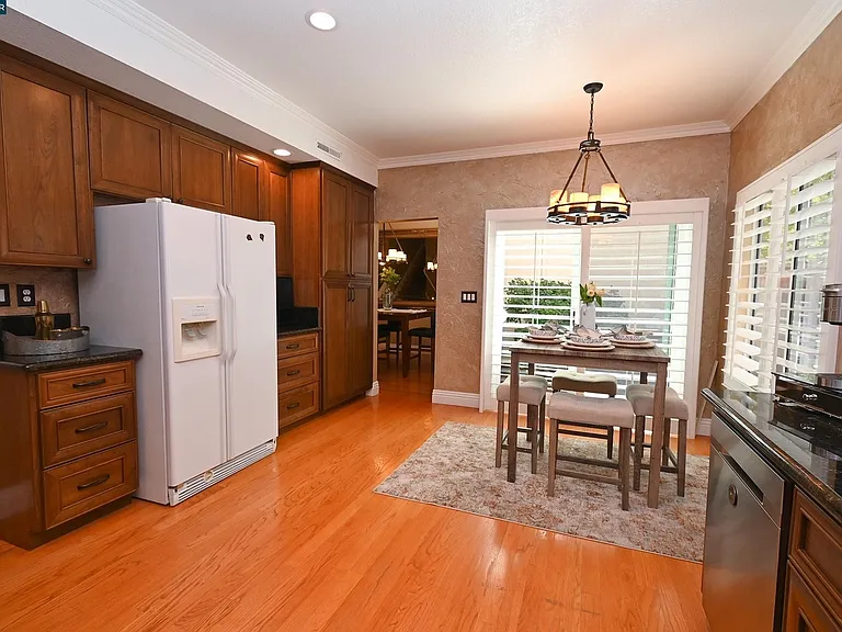 122 Tivoli Ln — Photo 6