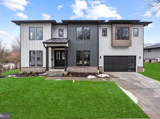 402 Marshall Rd SW, Vienna, VA 22180