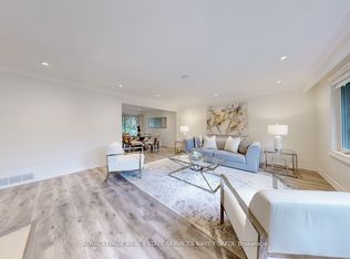 15 Farrington Dr, Toronto, ON M2L2B4