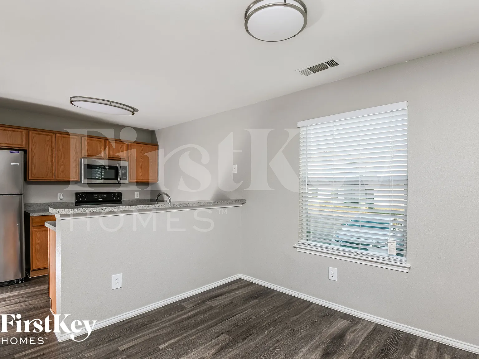 3 bed, 2.5 bath, 1455 sqft, $2,085 — Photo 3