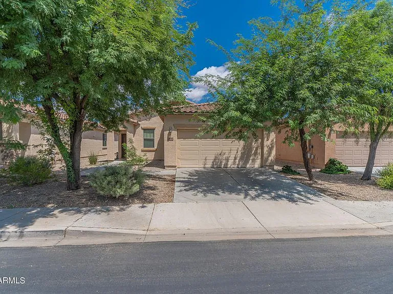44092 W Cydnee Dr — Photo 1