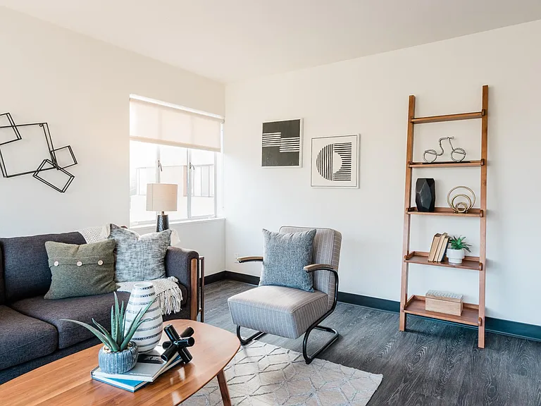 Portland Towers Apartments — Photo 36