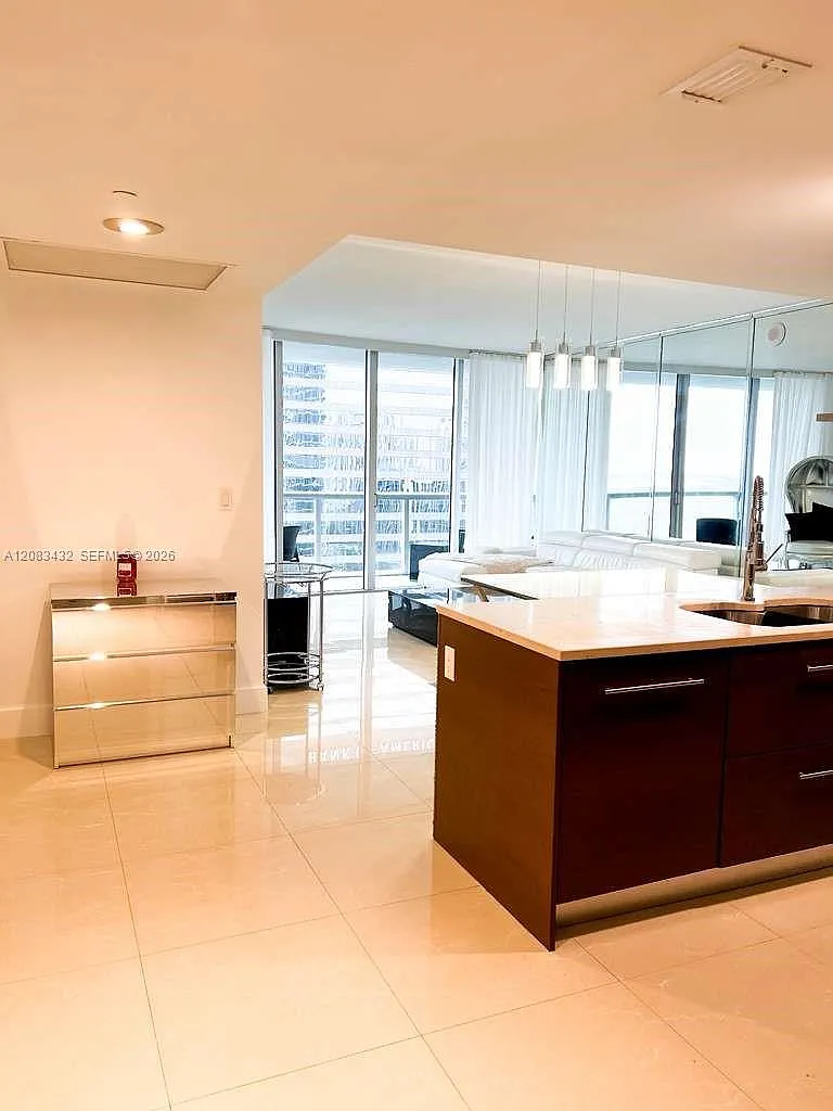 Icon Brickell No Two — Photo 4