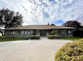 2702 Coronado Dr, Roswell, NM 88201