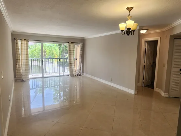 9033 Wiles Rd APT 204, Pompano Beach, FL 33067