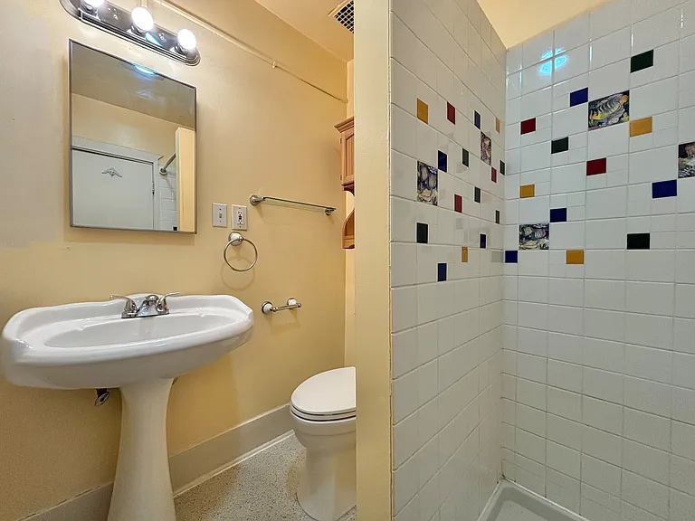 176 S Chestnut St #9 — Photo 9