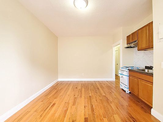 4th image of 993 President St #4B