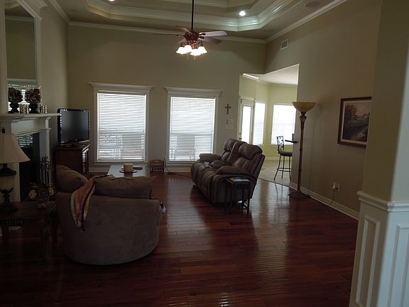 3rd image of 318 Tyler Dr