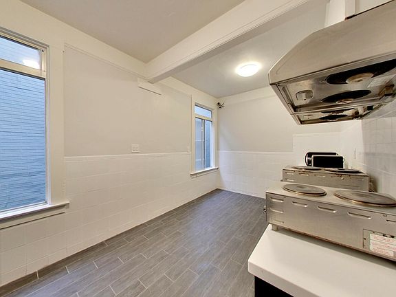 4th image of 662 Clay St