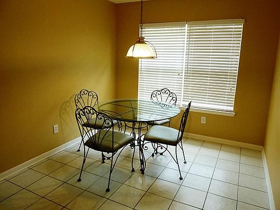 Enjoy family meals in the cozy breakfast room.