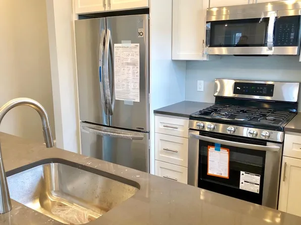 91 Grant St #3T, Somerville, MA 02145