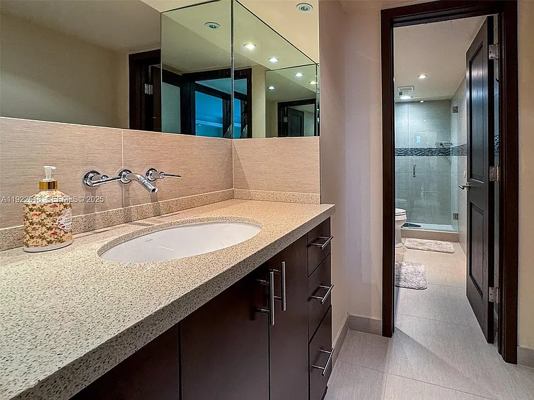 8877 Collins Ave #809 — Photo 28