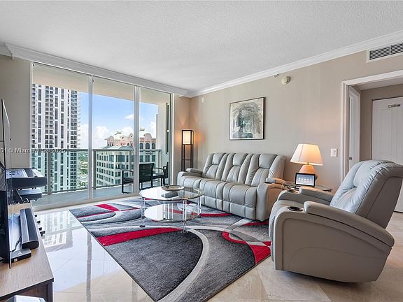 2nd image of 350 Las Olas #2