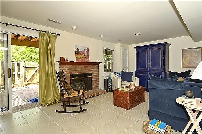 Family Room (lower level)