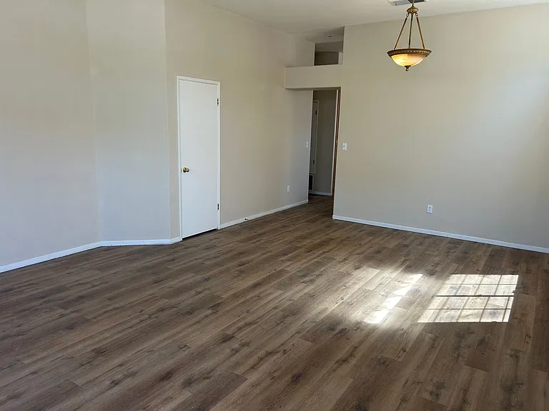 580 Creekwood Ct — Photo 5