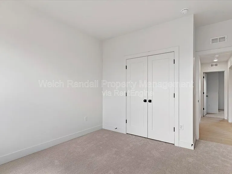 837 E 300 N — Photo 18