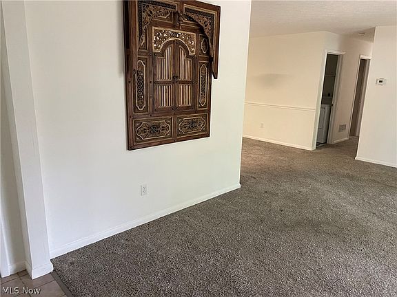 4th image of 7087 Village Dr